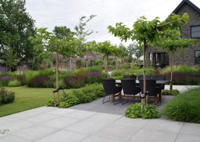 achtertuin met uitbundige en verrassende beplanting dutch quality gardens 3