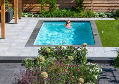 gezinstuin met zwembad en trampoline dutch quality gardens 14