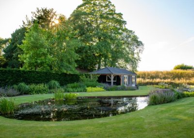 landelijk gelegen tuin met vijver dutch quality gardens visio vireo tuinen (2)