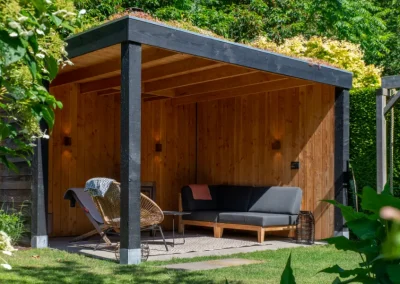 luxe overkapping met sedumdak en rookkanaal dutch quality gardens 1